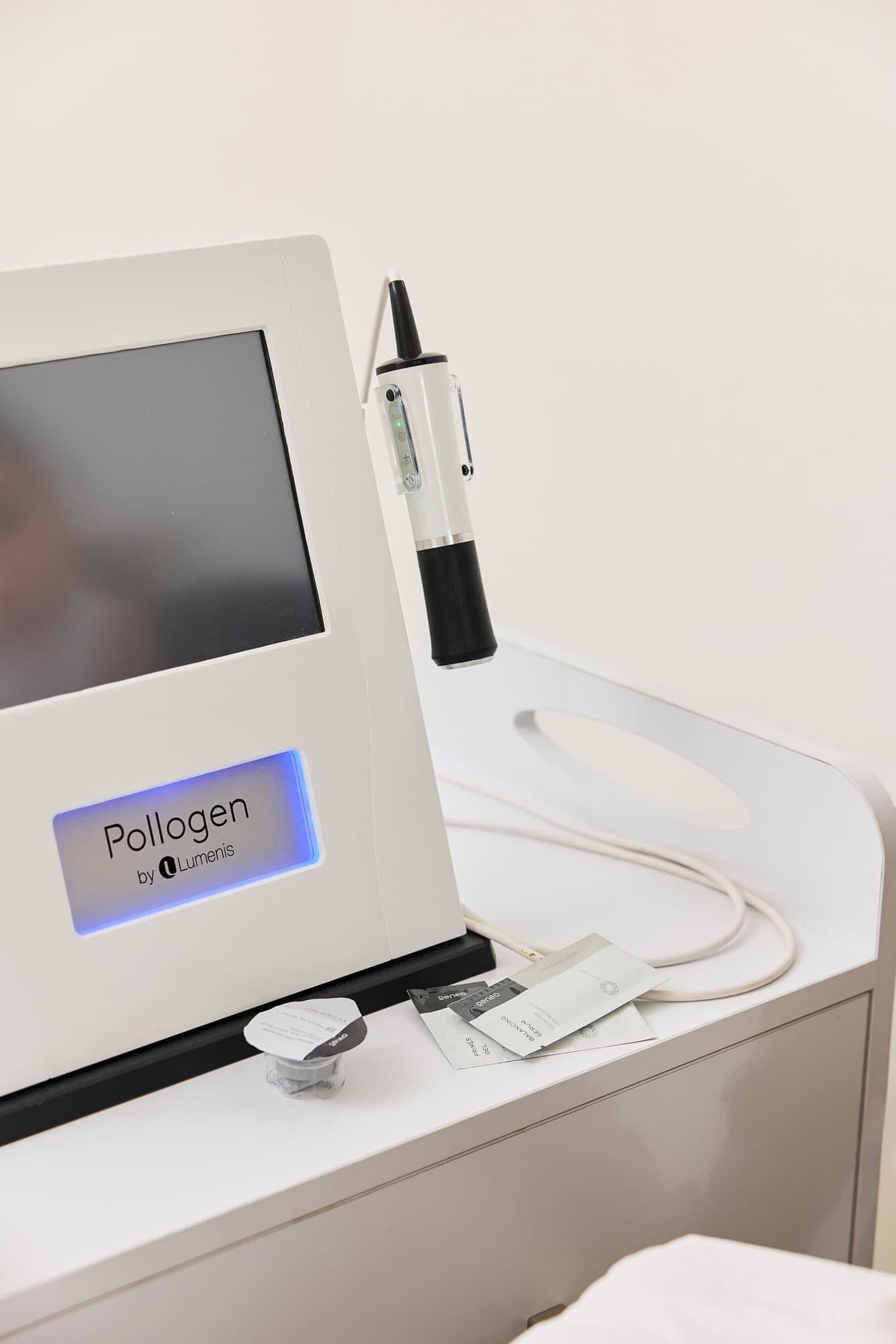 Tedavi odasında Pollogen'in OxyGeneo cihazı