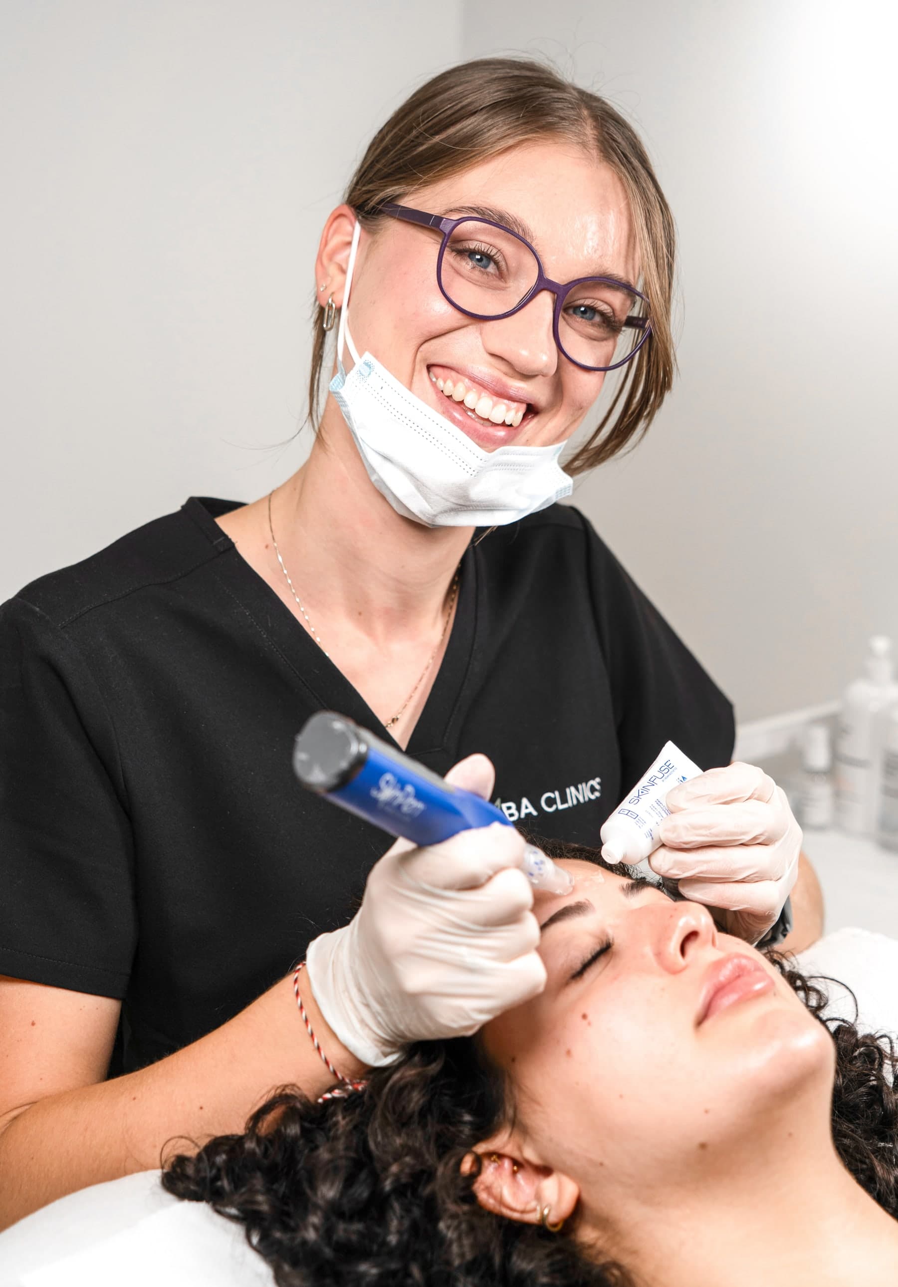 Bir danışana SkinPen ile microneedling